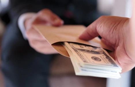 收贿赂100万判多少年?