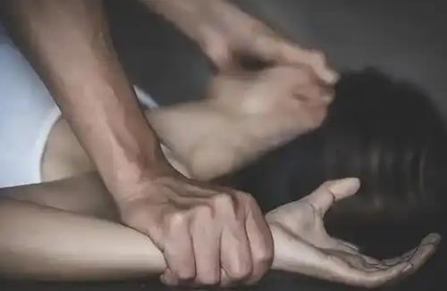 扒开女性私密部位惩罚